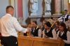Orkiestra gra w kośćiele